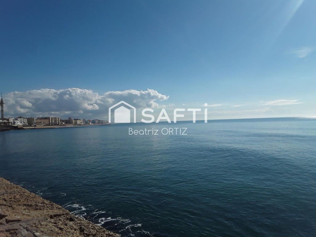 2 Zimmer Apartment zu verkaufen in Cadiz Stadt - 210.000 € (Ref: 9595650)