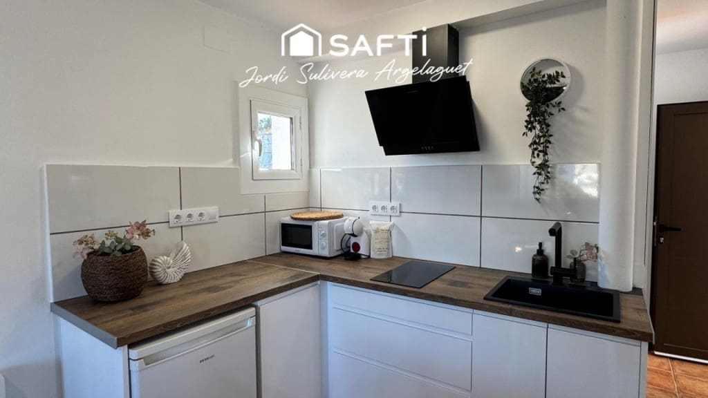 Studio for sale in L'Escala - € 140,000 (Ref: 9595666)