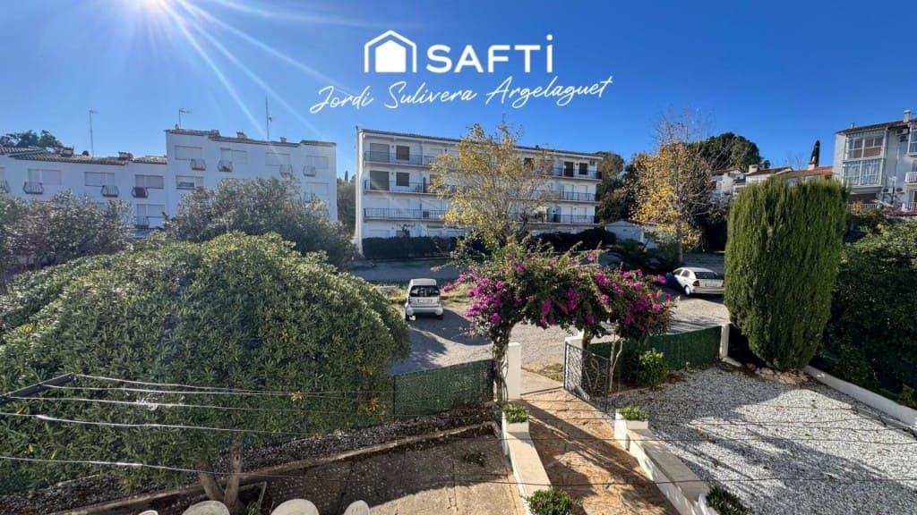 Studio for sale in L'Escala - € 140,000 (Ref: 9595666)