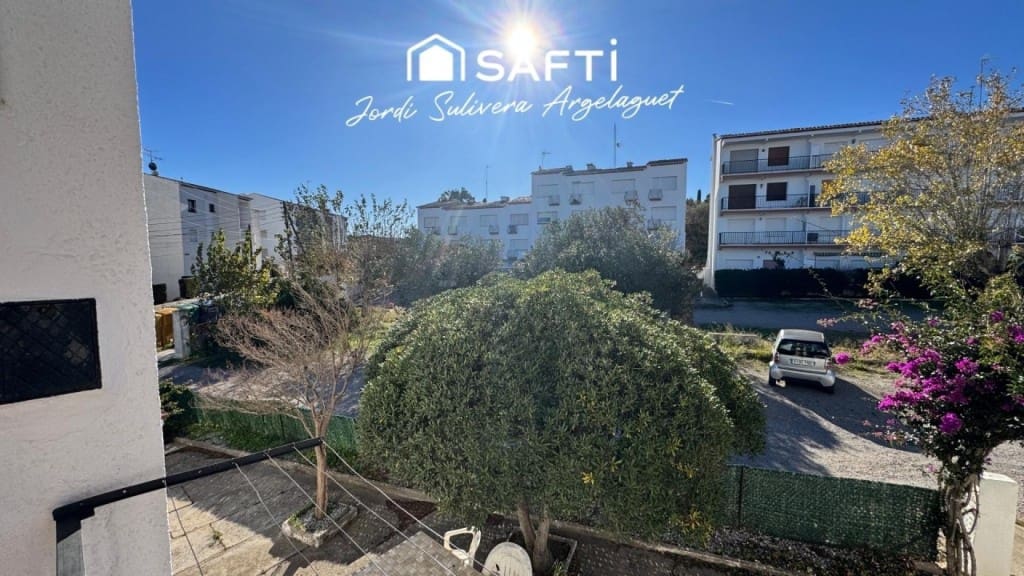 Studio for sale in L'Escala - € 140,000 (Ref: 9595666)