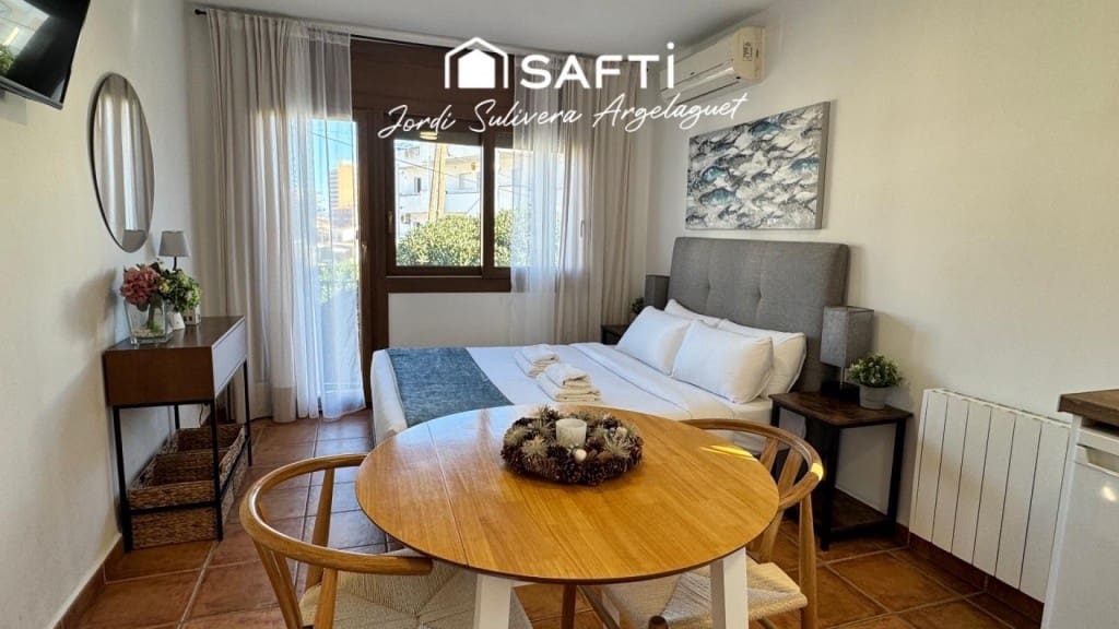 Studio for sale in L'Escala - € 140,000 (Ref: 9595666)