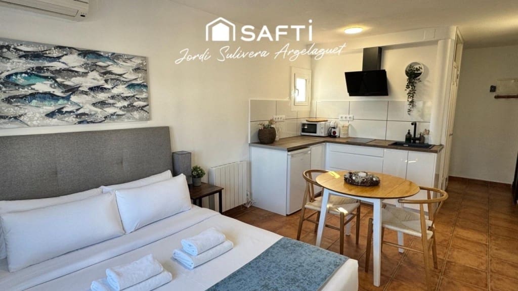 Studio for sale in L'Escala - € 140,000 (Ref: 9595666)