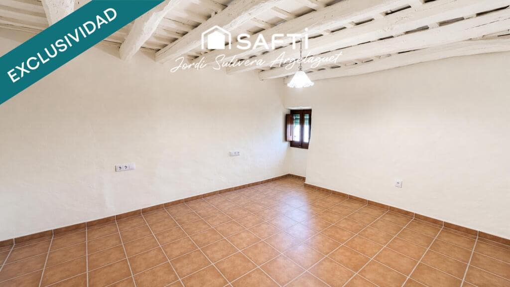 7 bedroom Finca/Country House for sale in Celra - € 305,000 (Ref: 9595667)
