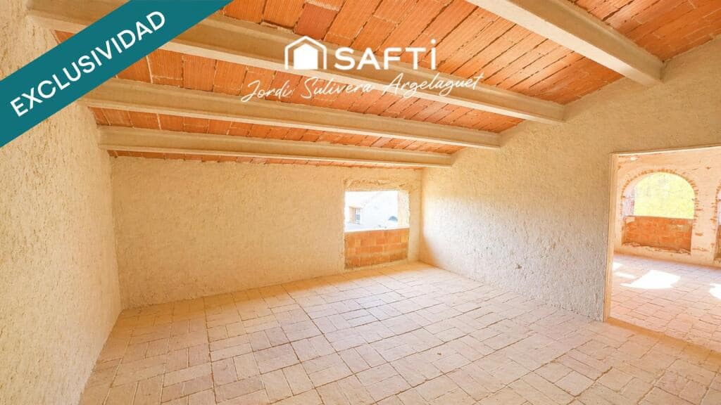 7 bedroom Finca/Country House for sale in Celra - € 305,000 (Ref: 9595667)