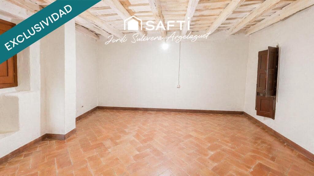 7 bedroom Finca/Country House for sale in Celra - € 305,000 (Ref: 9595667)