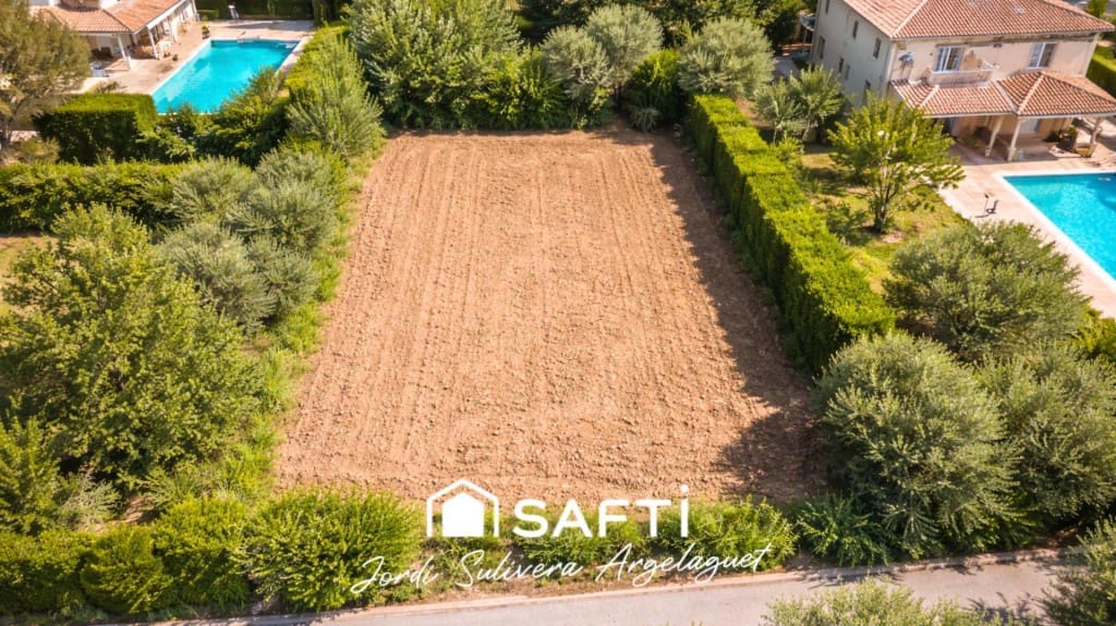 Building Plot for sale in Porqueres - € 130,000 (Ref: 9595671)