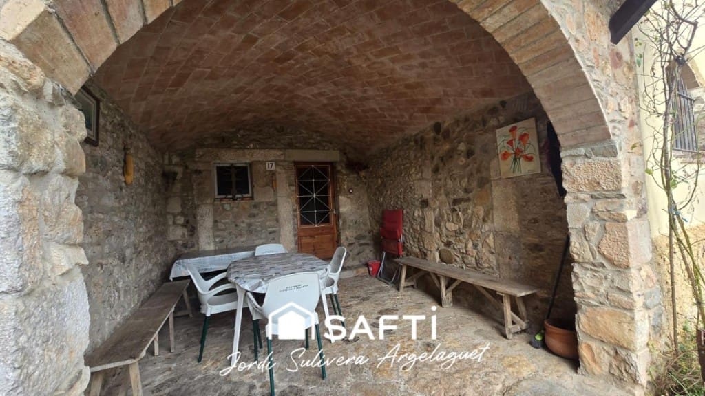 3 bedroom Terraced Villa for sale in Girona city with garage - € 480,000 (Ref: 9595672)