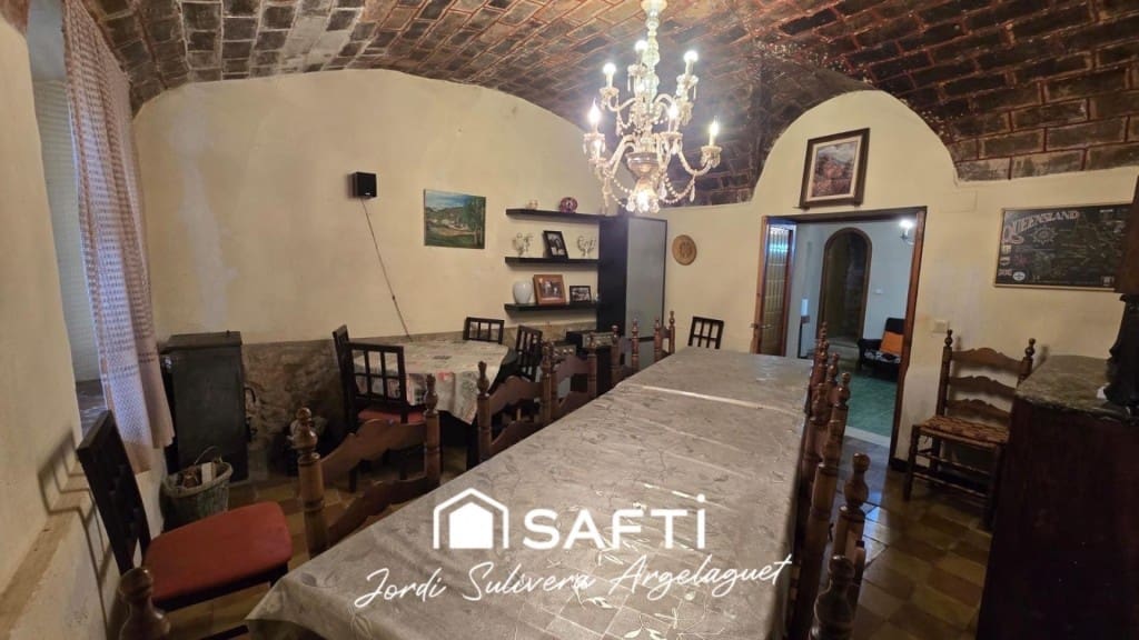 3 bedroom Terraced Villa for sale in Girona city with garage - € 480,000 (Ref: 9595672)