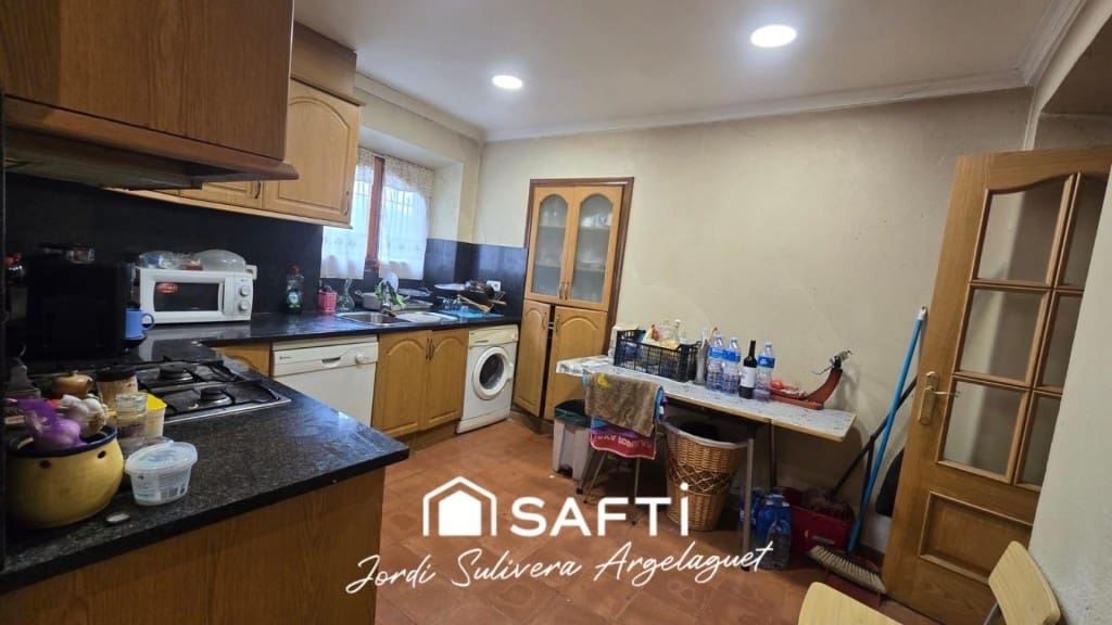 3 bedroom Terraced Villa for sale in Girona city with garage - € 480,000 (Ref: 9595672)