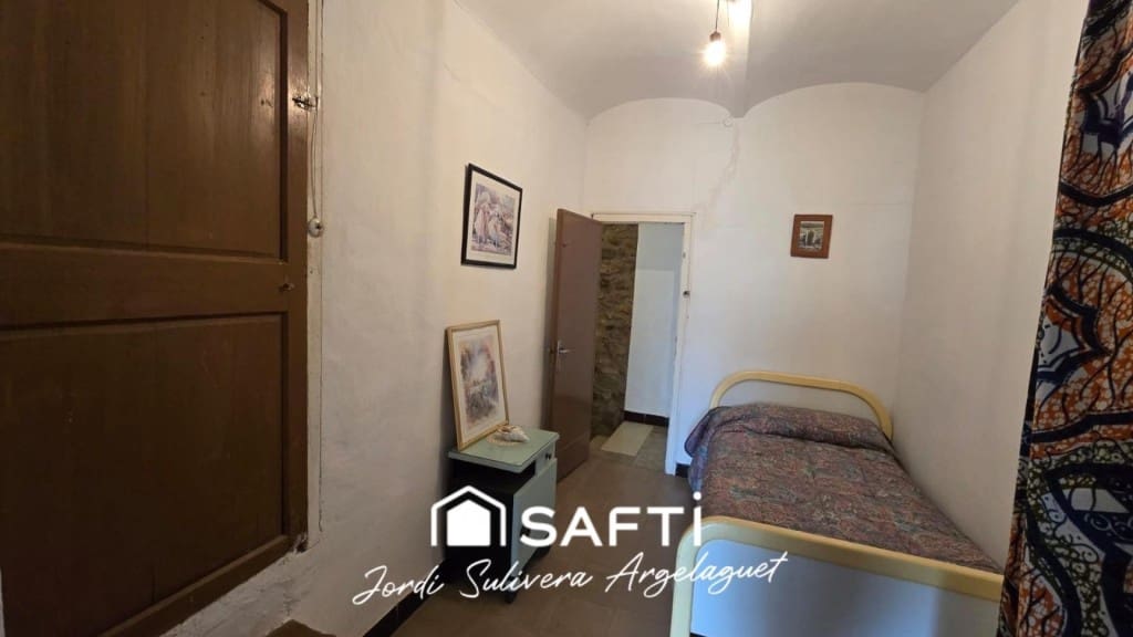 3 bedroom Terraced Villa for sale in Girona city with garage - € 480,000 (Ref: 9595672)