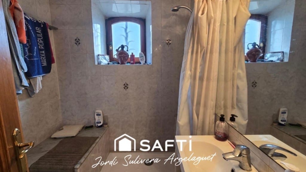 3 bedroom Terraced Villa for sale in Girona city with garage - € 480,000 (Ref: 9595672)