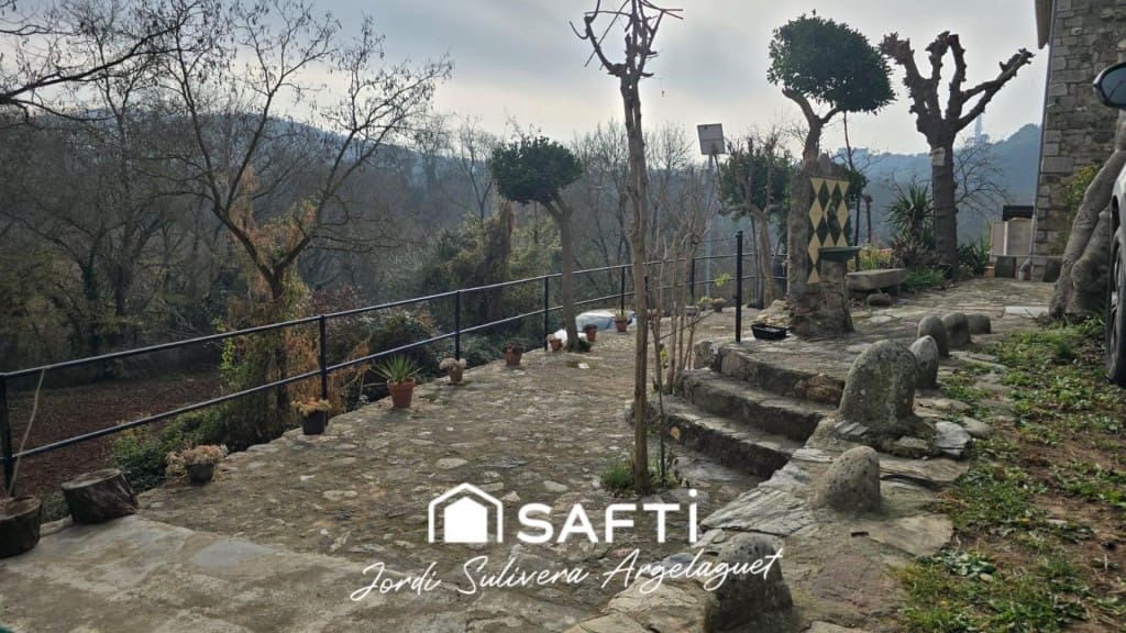 3 bedroom Terraced Villa for sale in Girona city with garage - € 480,000 (Ref: 9595672)