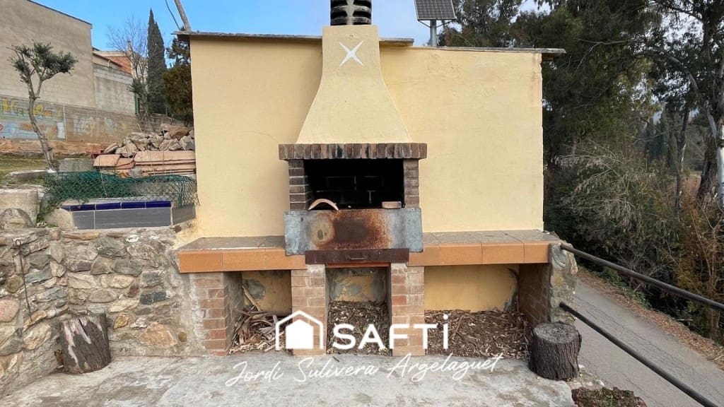 3 bedroom Terraced Villa for sale in Girona city with garage - € 480,000 (Ref: 9595672)