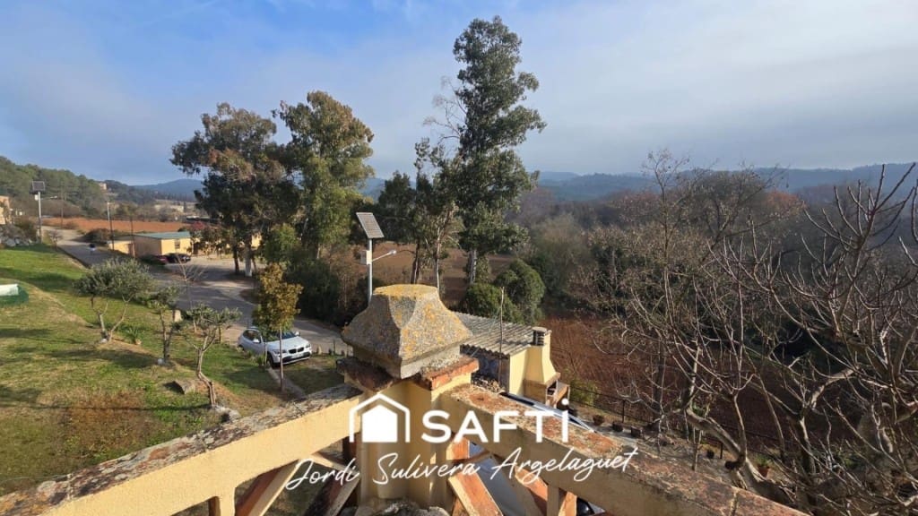 3 bedroom Terraced Villa for sale in Girona city with garage - € 480,000 (Ref: 9595672)