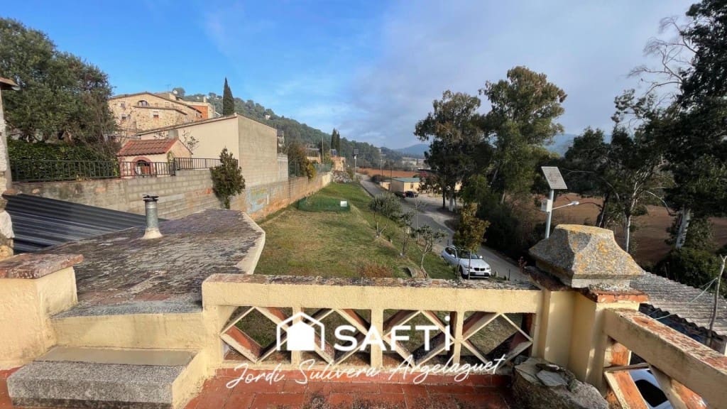 3 bedroom Terraced Villa for sale in Girona city with garage - € 480,000 (Ref: 9595672)