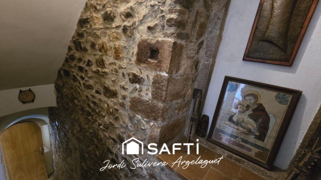 3 bedroom Terraced Villa for sale in Girona city with garage - € 480,000 (Ref: 9595672)