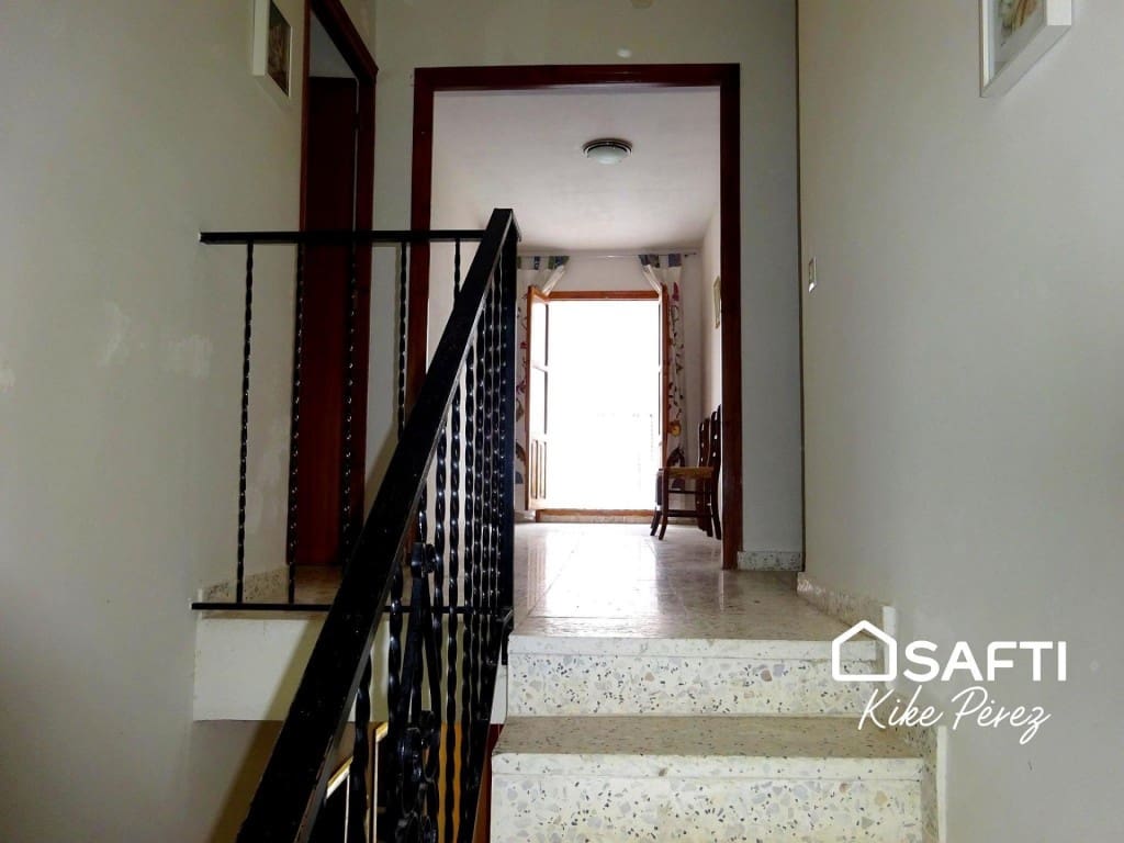 6 soveværelse Villa til salg i Galera med garage - € 70.000 (Ref: 9595680)