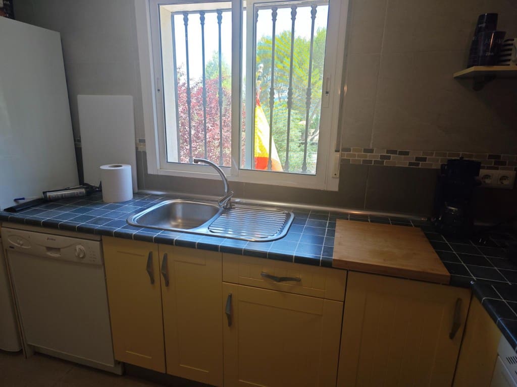 3 bedroom Terraced Villa for sale in Pareja with pool garage - € 249,000 (Ref: 9595684)