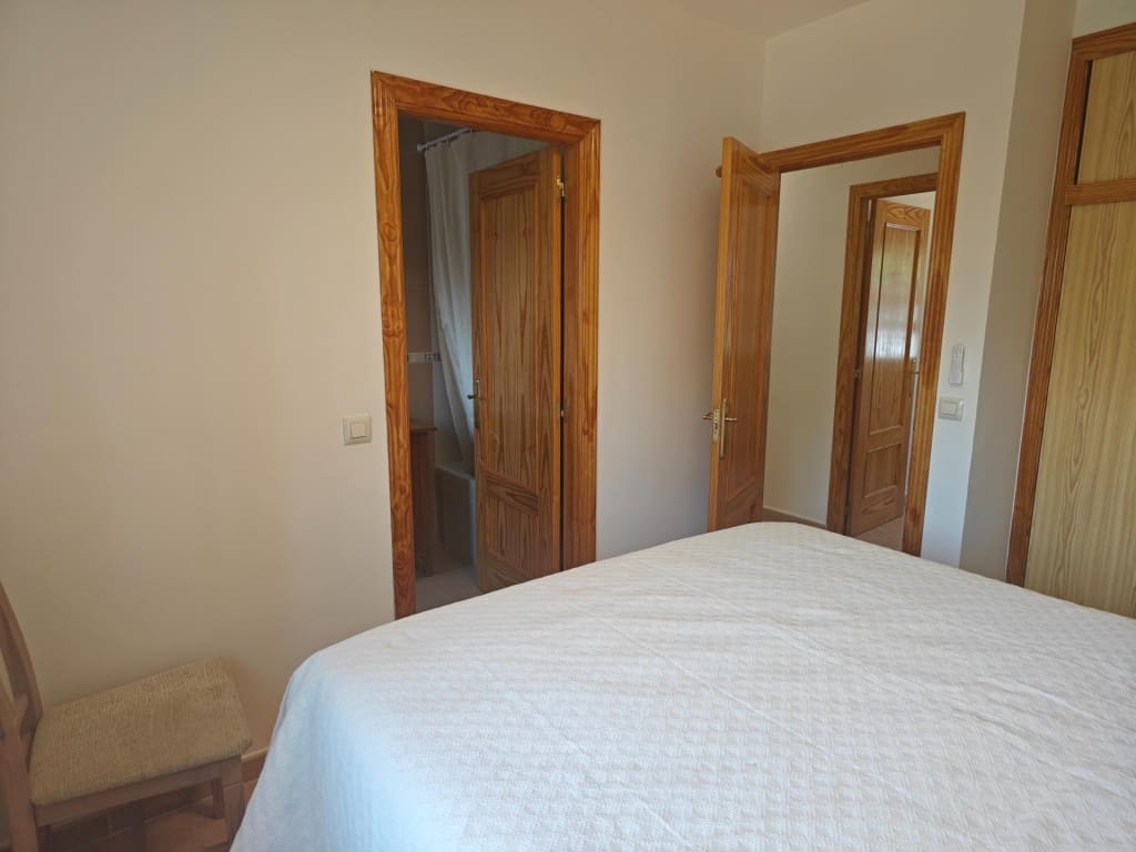 3 bedroom Terraced Villa for sale in Pareja with pool garage - € 249,000 (Ref: 9595684)