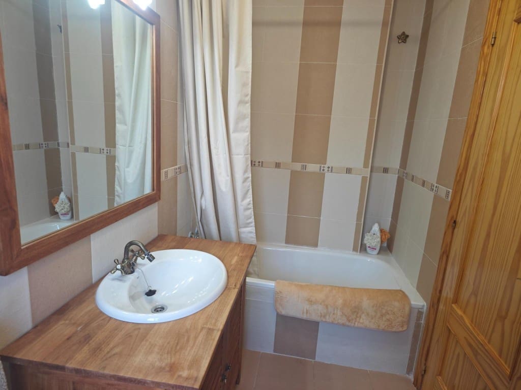 3 bedroom Terraced Villa for sale in Pareja with pool garage - € 249,000 (Ref: 9595684)