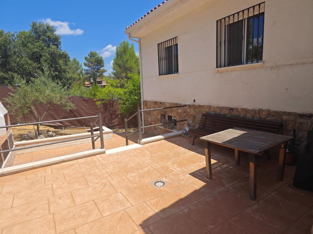 3 bedroom Terraced Villa for sale in Pareja with pool garage - € 249,000 (Ref: 9595684)