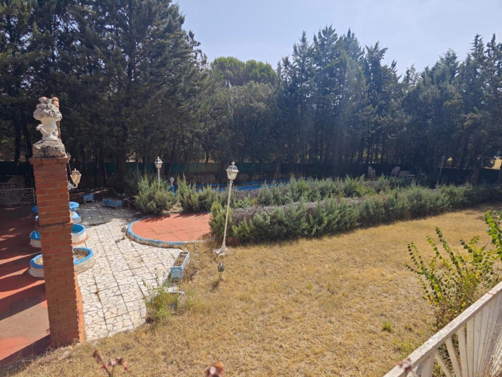 4 bedroom Villa for sale in Duron - € 220,000 (Ref: 9595685)