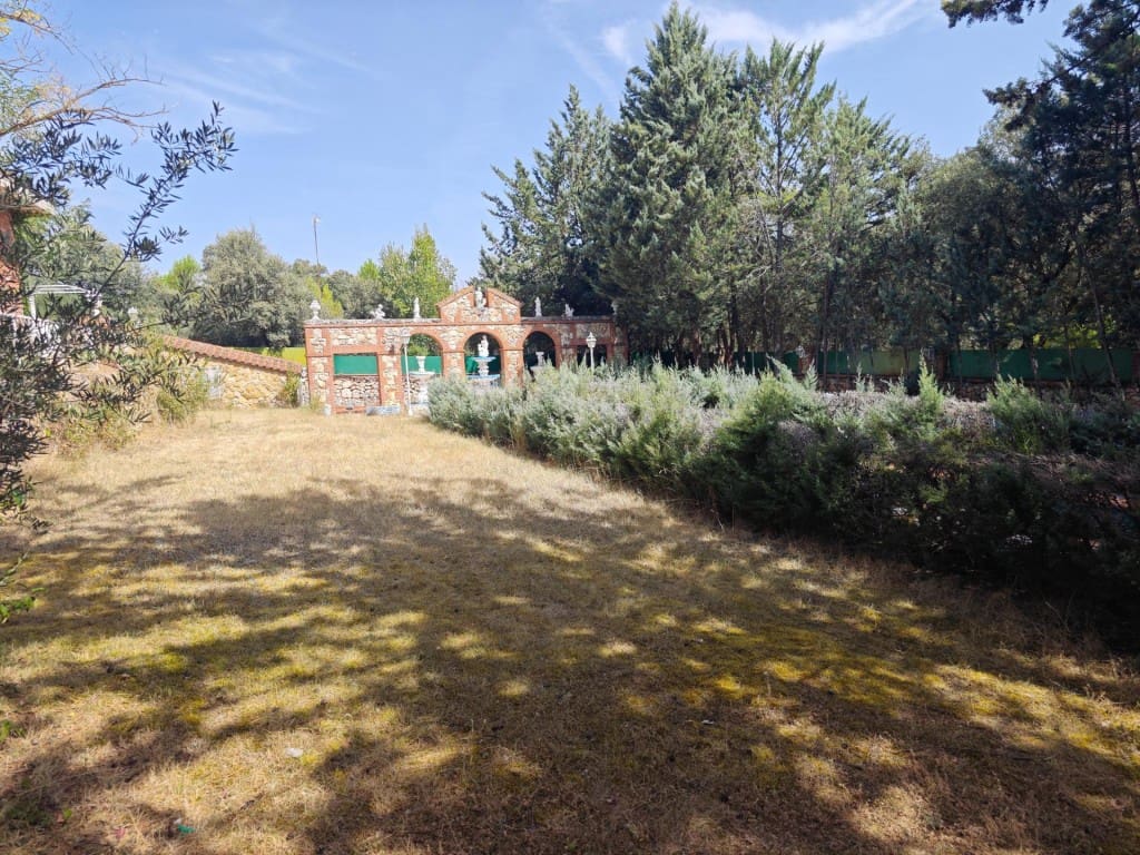 4 bedroom Villa for sale in Duron - € 220,000 (Ref: 9595685)