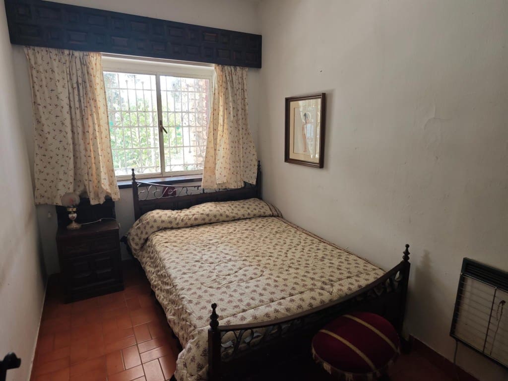 4 bedroom Villa for sale in Duron - € 220,000 (Ref: 9595685)