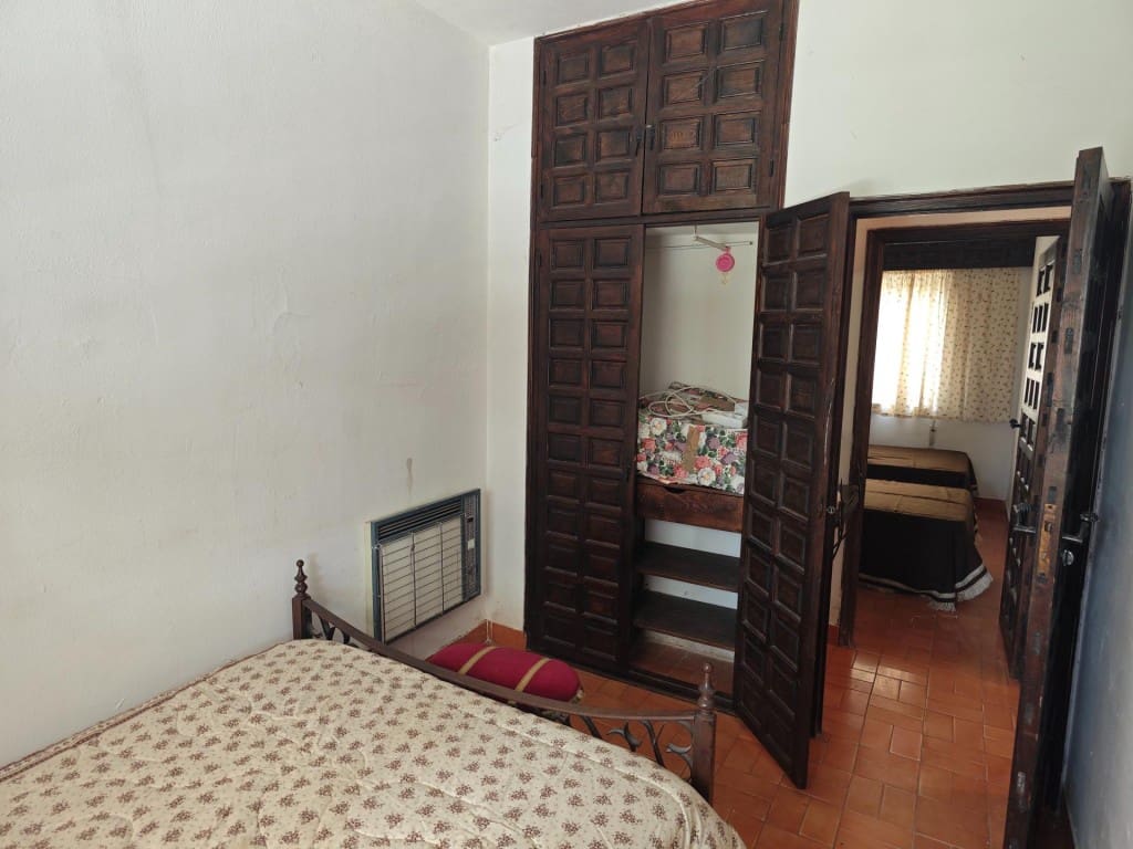 4 bedroom Villa for sale in Duron - € 220,000 (Ref: 9595685)