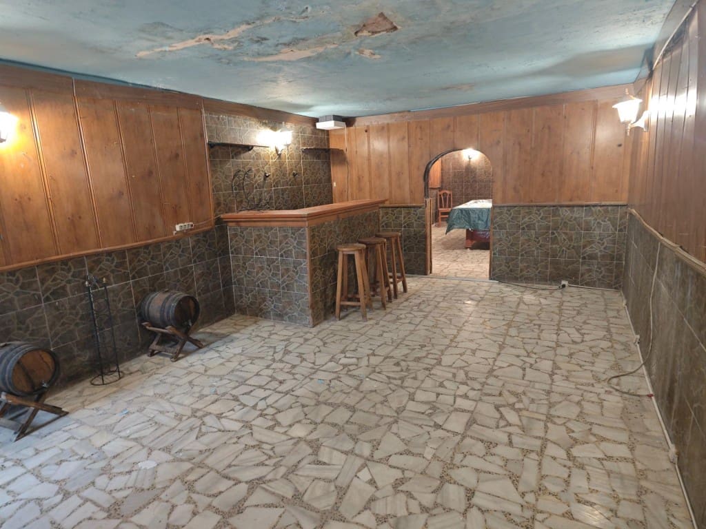 4 bedroom Villa for sale in Duron - € 220,000 (Ref: 9595685)