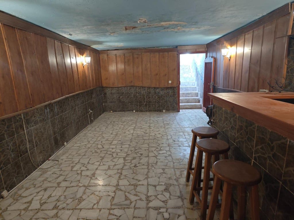 4 bedroom Villa for sale in Duron - € 220,000 (Ref: 9595685)