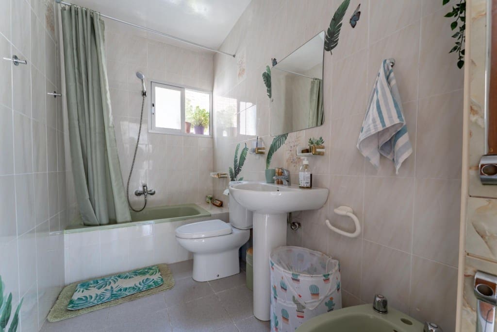 4 soveværelse Villa til salg i Villanueva de Algaidas med garage - € 98.000 (Ref: 9595689)