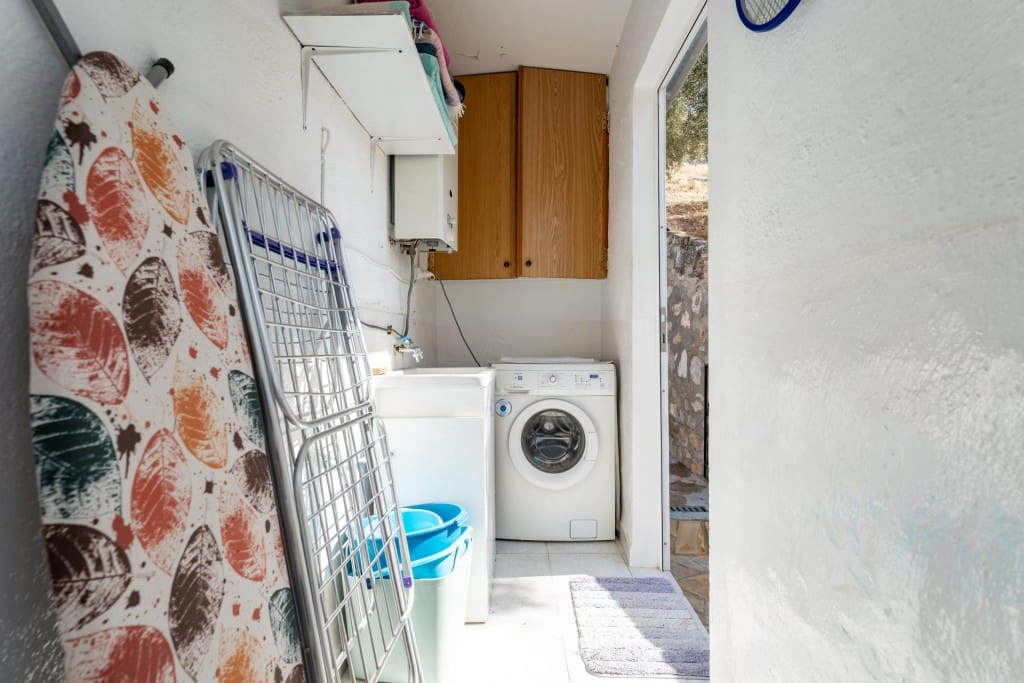 4 soveværelse Villa til salg i Villanueva de Algaidas med garage - € 98.000 (Ref: 9595689)