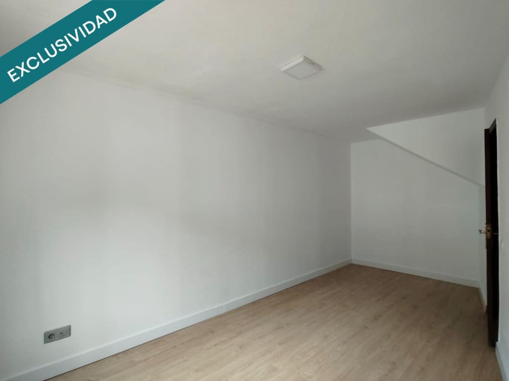 4 slaapkamer Villa te koop in Iguena met garage - € 95.000 (Ref: 9595692)