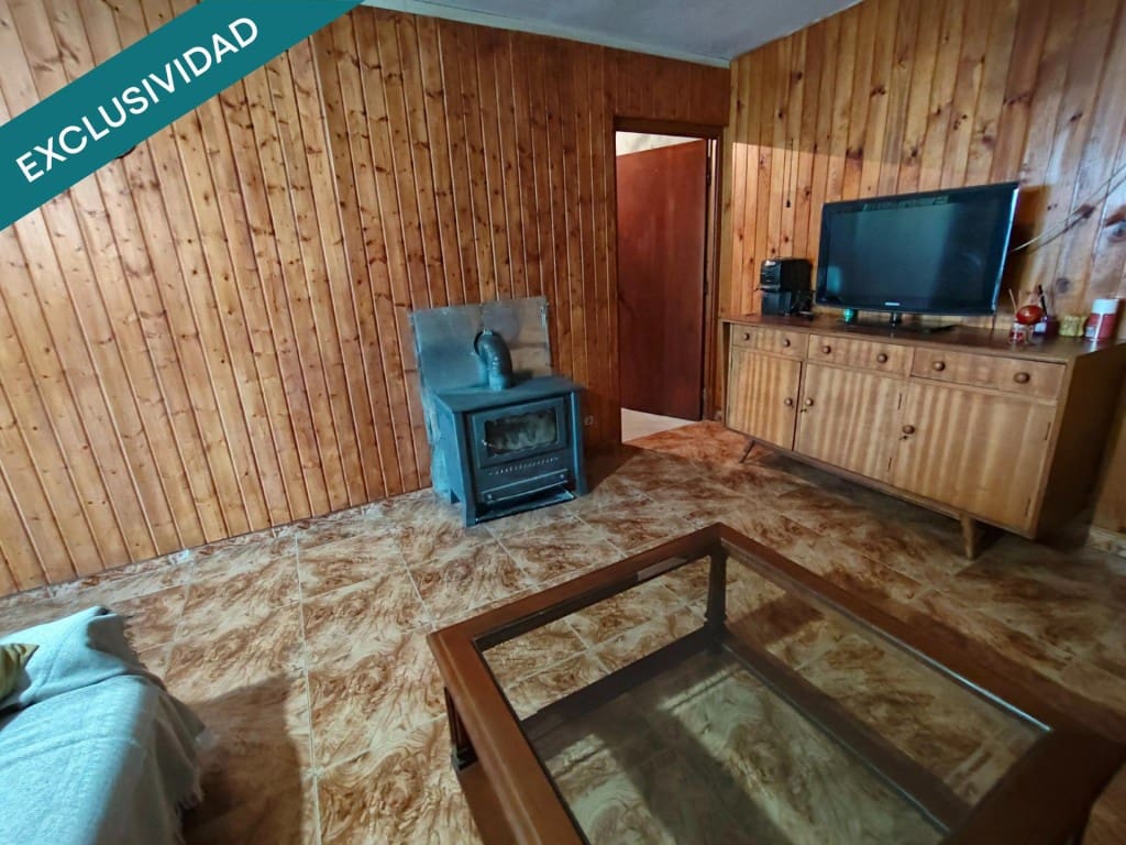 3 slaapkamer Rijtjeshuis te koop in Villadepalos met garage - € 82.000 (Ref: 9595694)