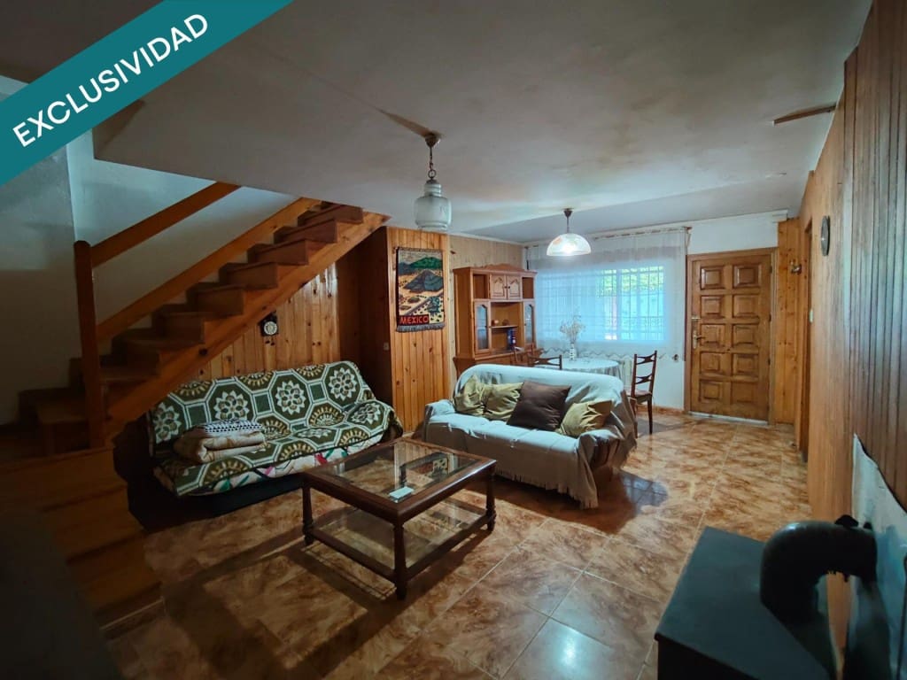 3 slaapkamer Rijtjeshuis te koop in Villadepalos met garage - € 82.000 (Ref: 9595694)