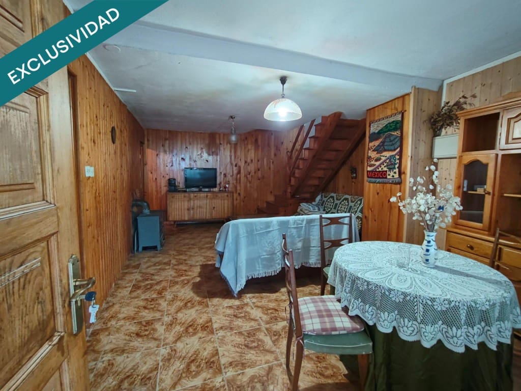 3 slaapkamer Rijtjeshuis te koop in Villadepalos met garage - € 82.000 (Ref: 9595694)