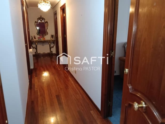 4 soverom Villa til salgs i Santa María del Páramo med garasje - € 175 000 (Ref: 9595696)