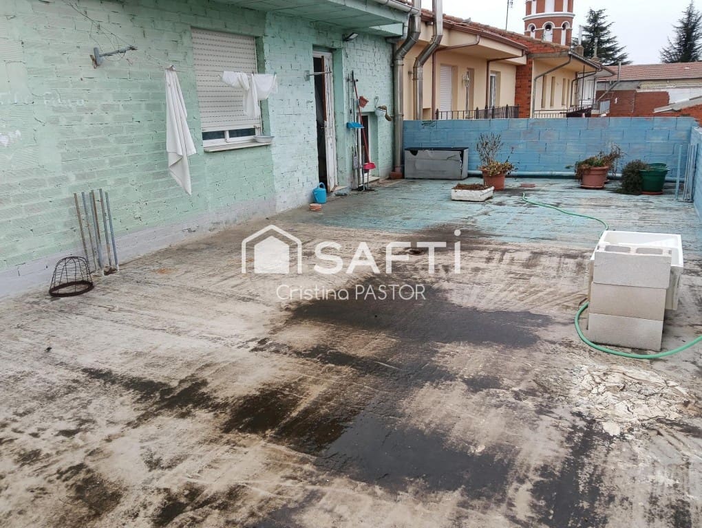 Chalet de 4 habitaciones en Santa María del Páramo en venta con garaje - 175.000 € (Ref: 9595696)