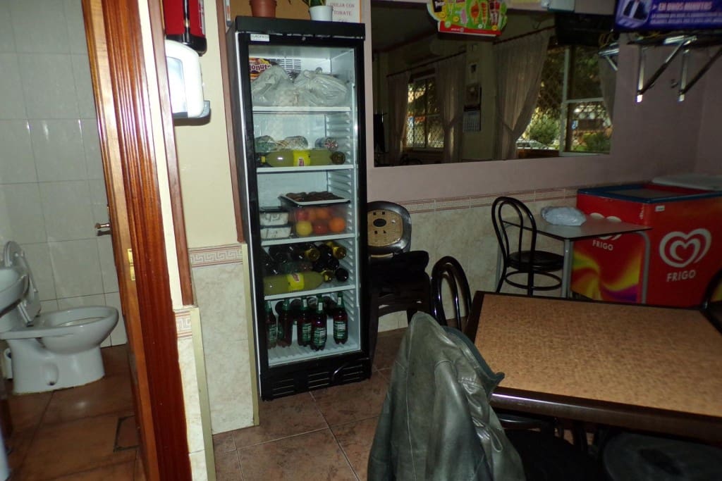 Commercial for sale in Ciempozuelos - € 170,000 (Ref: 9595702)