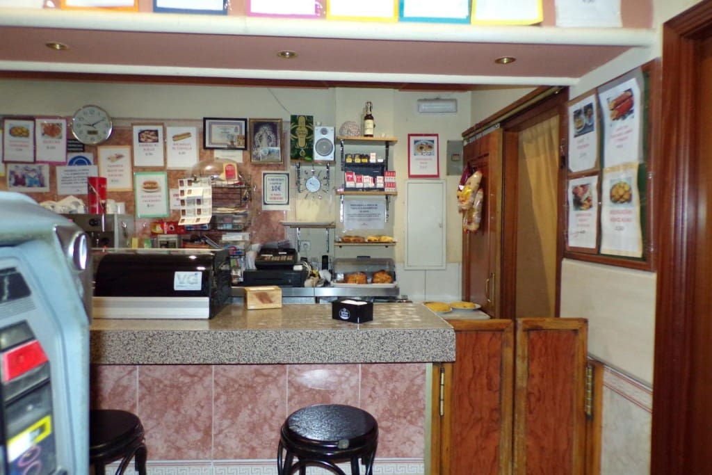 Commercial for sale in Ciempozuelos - € 170,000 (Ref: 9595702)