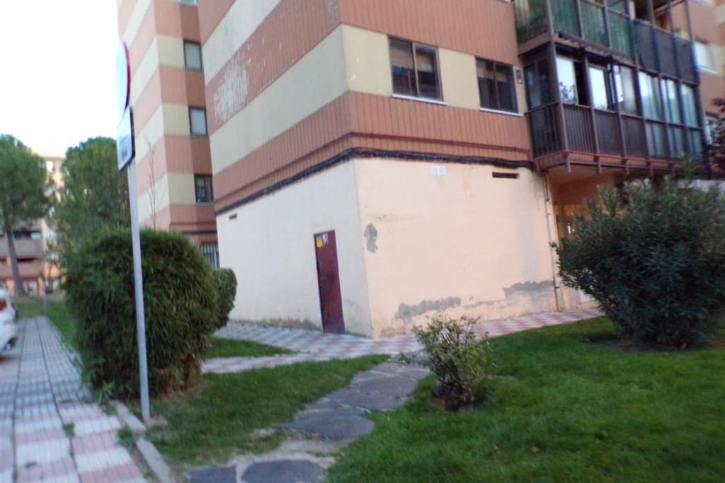 Commercial for sale in Ciempozuelos - € 170,000 (Ref: 9595702)