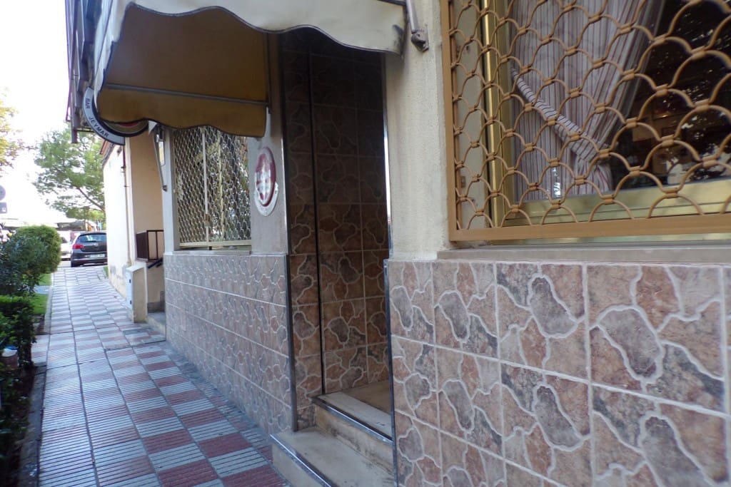 Commercial for sale in Ciempozuelos - € 170,000 (Ref: 9595702)