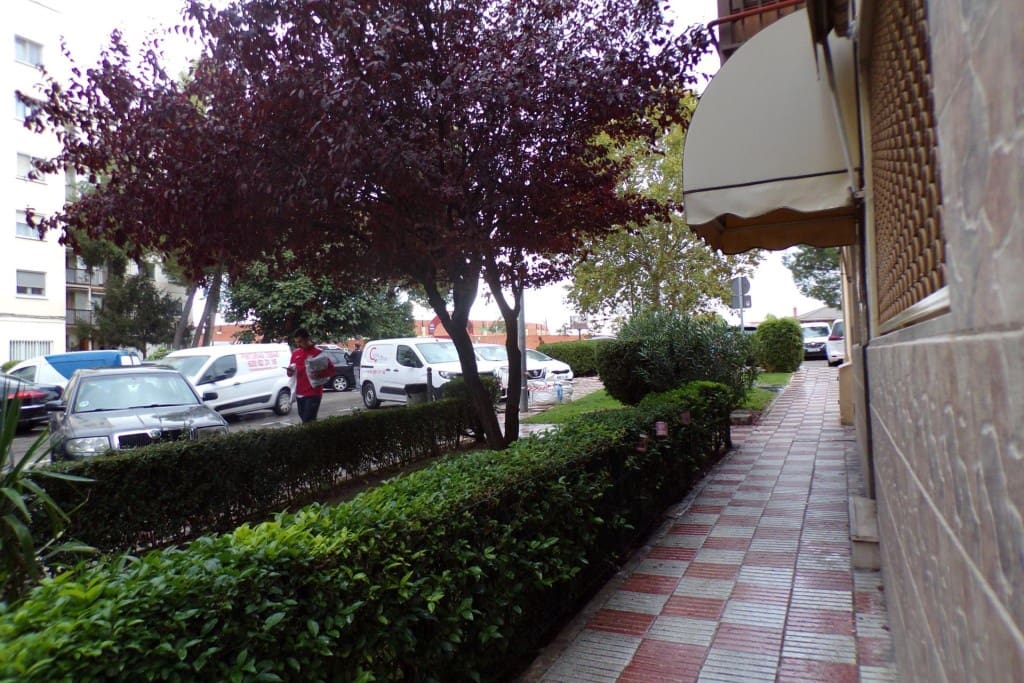 Commercial for sale in Ciempozuelos - € 170,000 (Ref: 9595702)