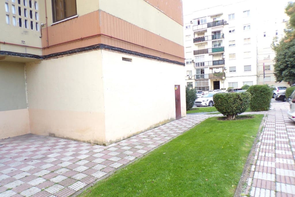 Commercial for sale in Ciempozuelos - € 170,000 (Ref: 9595702)