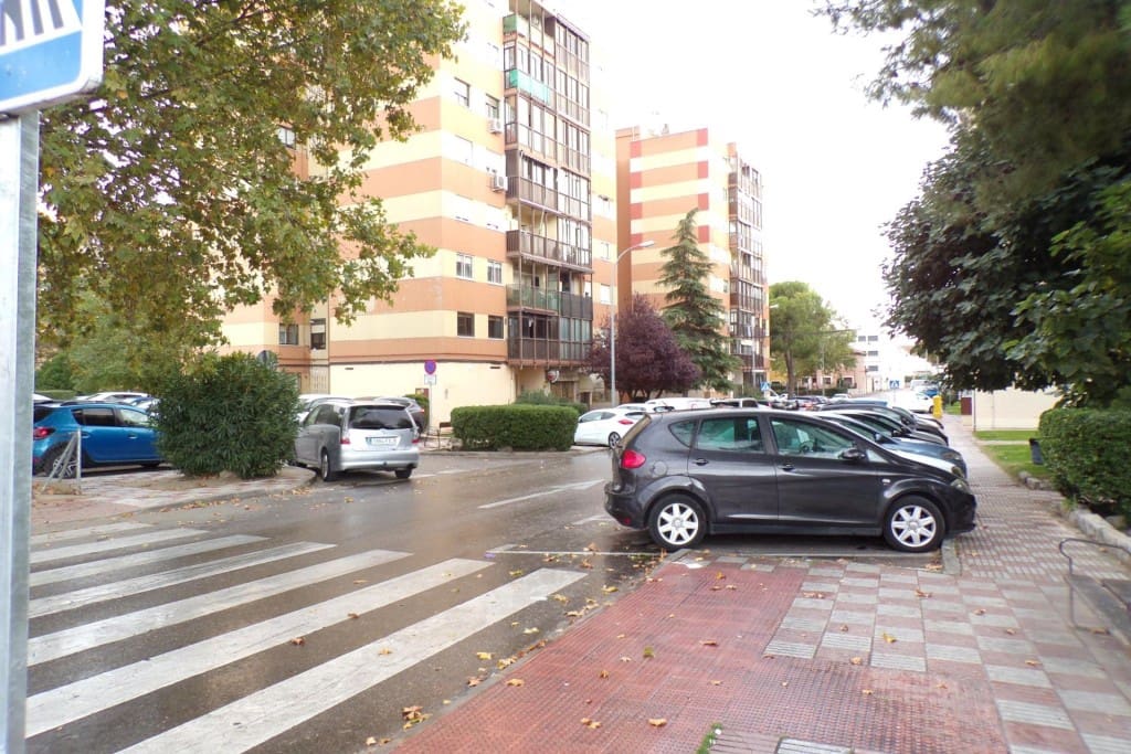 Commercial for sale in Ciempozuelos - € 170,000 (Ref: 9595702)