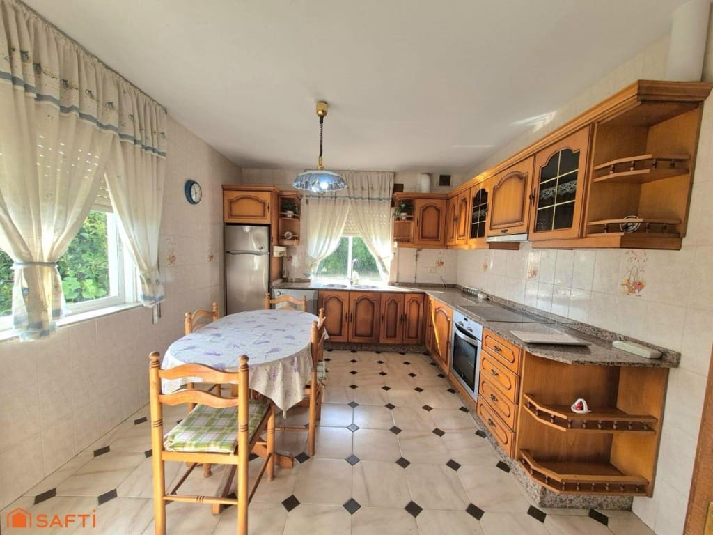 Chalet de 3 habitaciones en Begonte en venta con garaje - 260.000 € (Ref: 9595703)