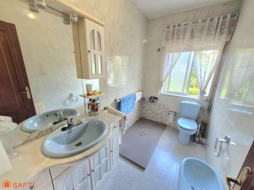 Chalet de 3 habitaciones en Begonte en venta con garaje - 260.000 € (Ref: 9595703)