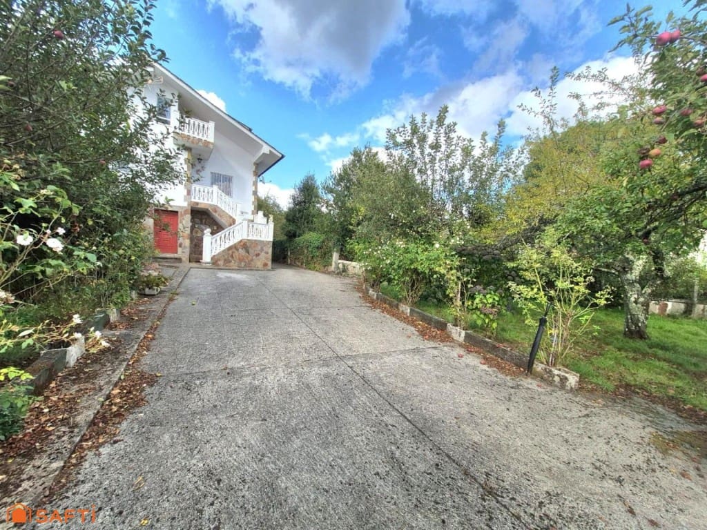 Chalet de 3 habitaciones en Begonte en venta con garaje - 260.000 € (Ref: 9595703)