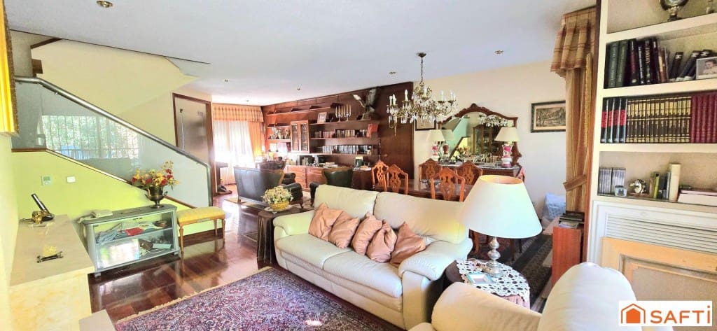 7 bedroom Villa for sale in Las Rozas de Madrid with pool garage - € 980,000 (Ref: 9595704)